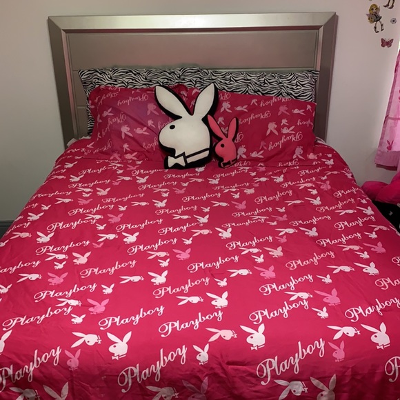 PLAYBOY BED SET - Picture 6 of 6